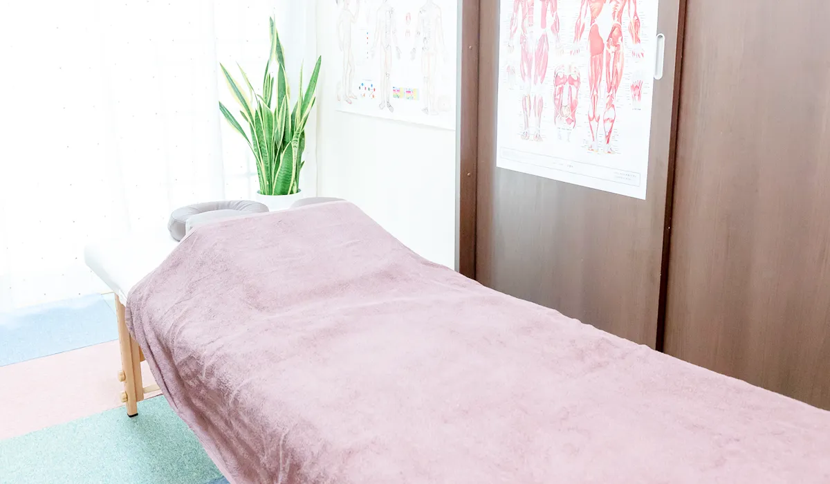 鍼灸院施術台の画像